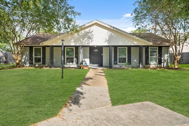 Primary Photo - 1419 Basilan Ln