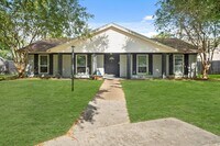 Building Photo - 1419 Basilan Ln