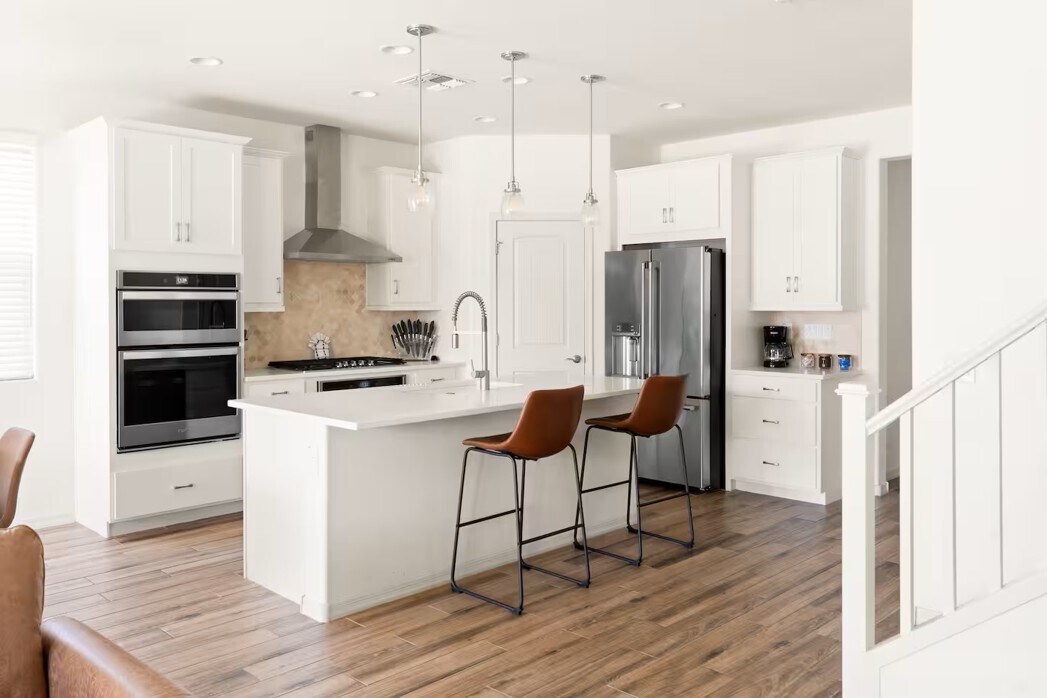 Building Photo - 2437 E Alta Vista Rd