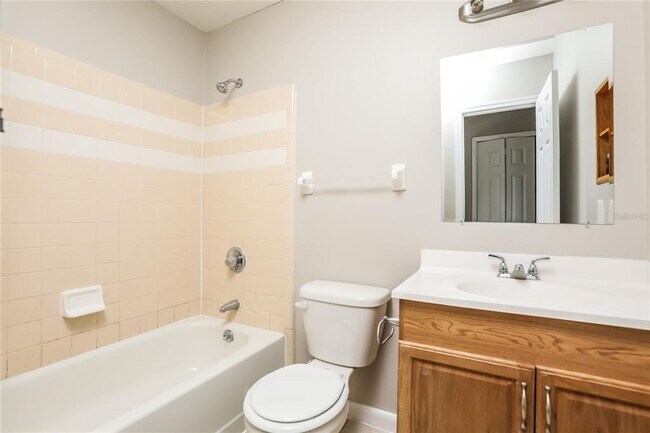 Building Photo - 1830 Hallcrest Dr