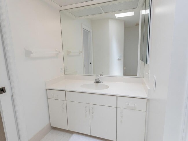 Building Photo - 6231 SE Ames Way