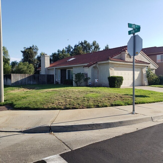 Building Photo - (((AVAILABLE))) REDLANDS 3bed 2 bath Must See!
