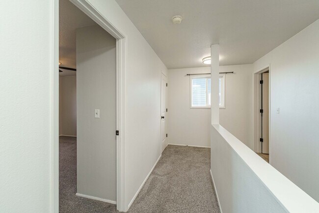 Building Photo - 4 Bedroom 2.5 Bathroom With Large Fenced B...