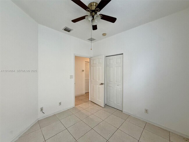 Building Photo - 9133 Pershore Pl