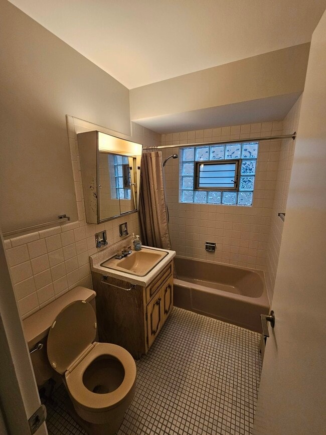 Building Photo - 8212 W Walsh Ln