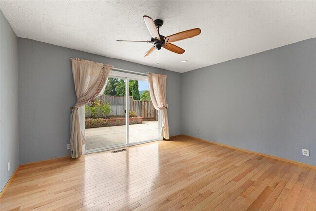 Building Photo - 1040 Fleetwood Dr