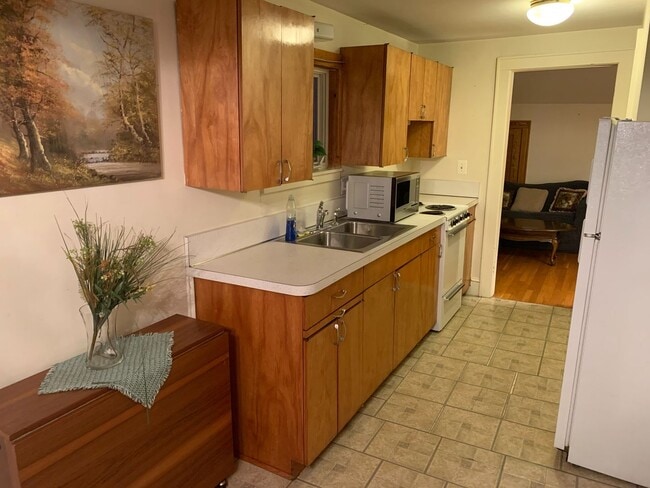 Building Photo - 3 Dion St