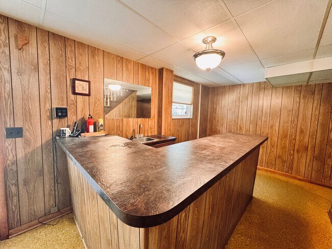 Building Photo - 517 Madewood Rd