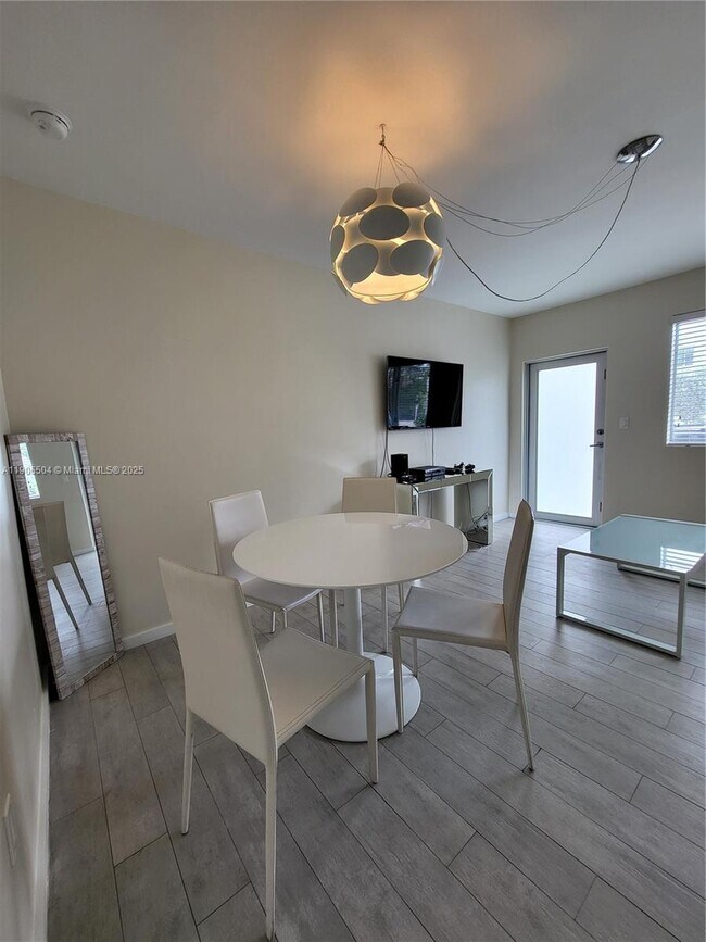 Building Photo - 1601 Meridian Ave