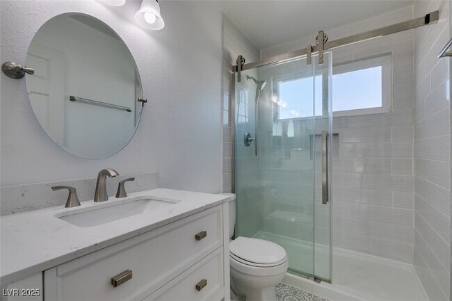 Building Photo - 225 Comanche Pl