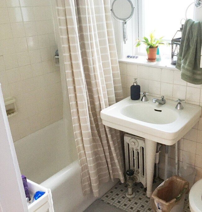 Building Photo - 2147 N Fremont St