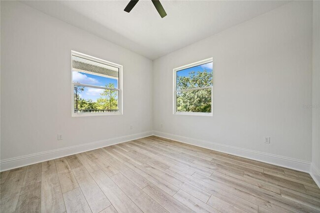 Building Photo - 1033 Hammock Cir