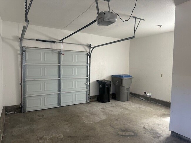 Building Photo - 55-2001