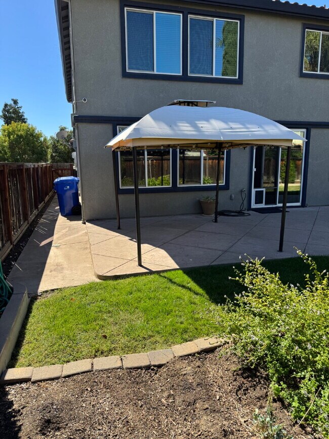 Building Photo - Beautiful 4 Bedroom, 3 Full Bath in Perfec...