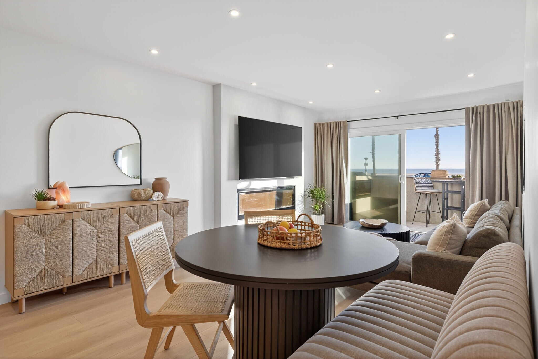 Building Photo - 218 E Surfside Dr