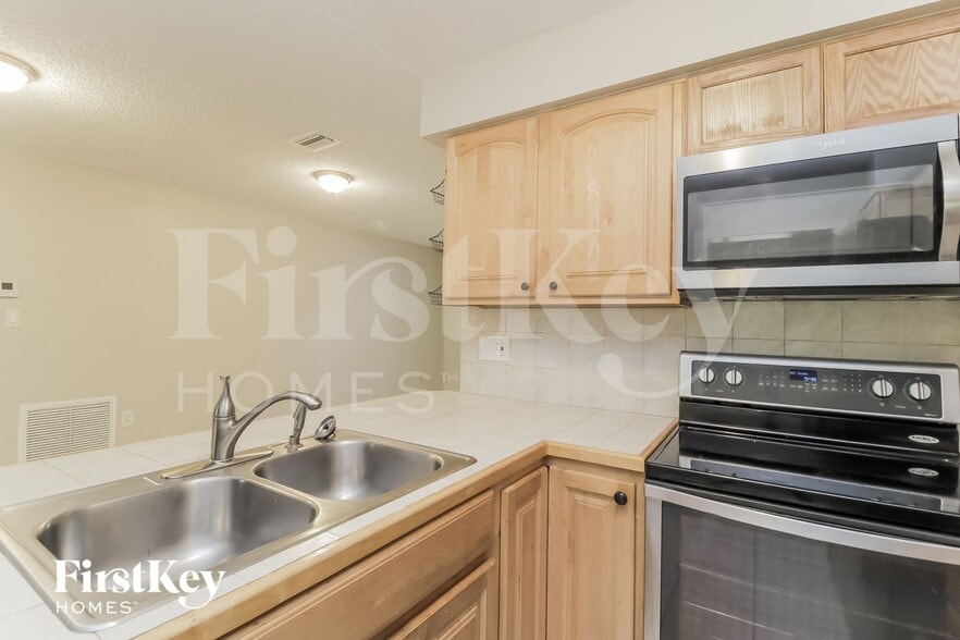 Building Photo - 5210 Holden Rd