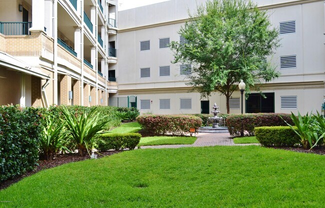 Building Photo - 1661 Riverside Ave
