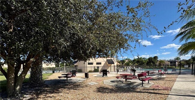 Building Photo - 2083 NE Collins Cir