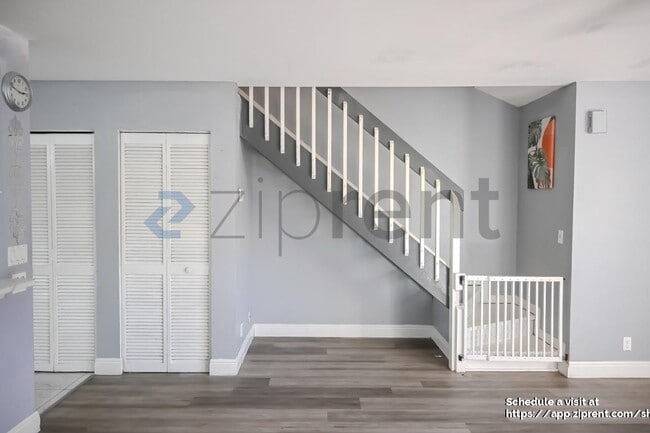 Building Photo - 9761 Riverside Dr