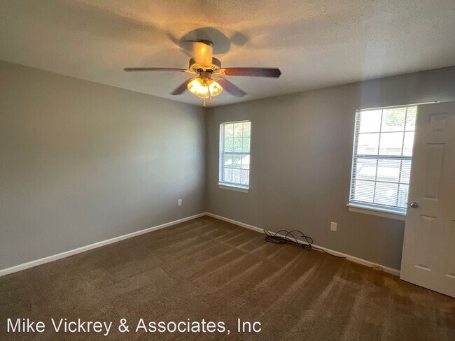 Building Photo - 2 br, 1.5 bath House - 3929 Miramar Court