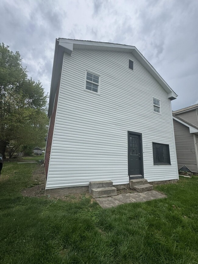 Building Photo - 845 Moxahala Ave