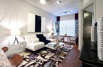 Building Photo - 2525 McCue Rd