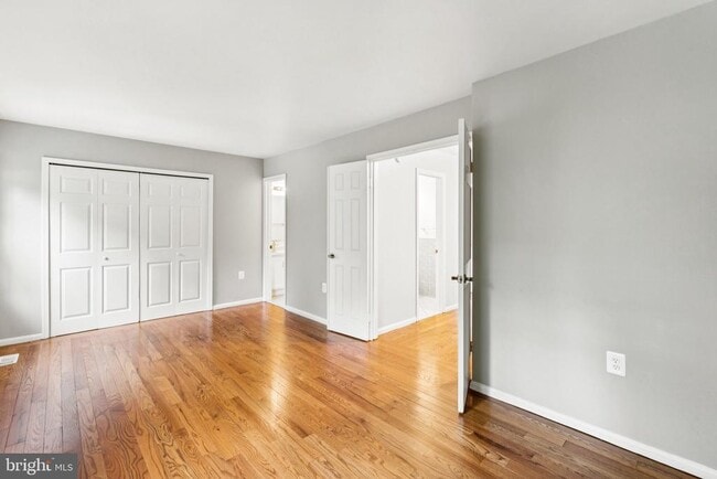 Building Photo - 5790 Burke Towne Ct