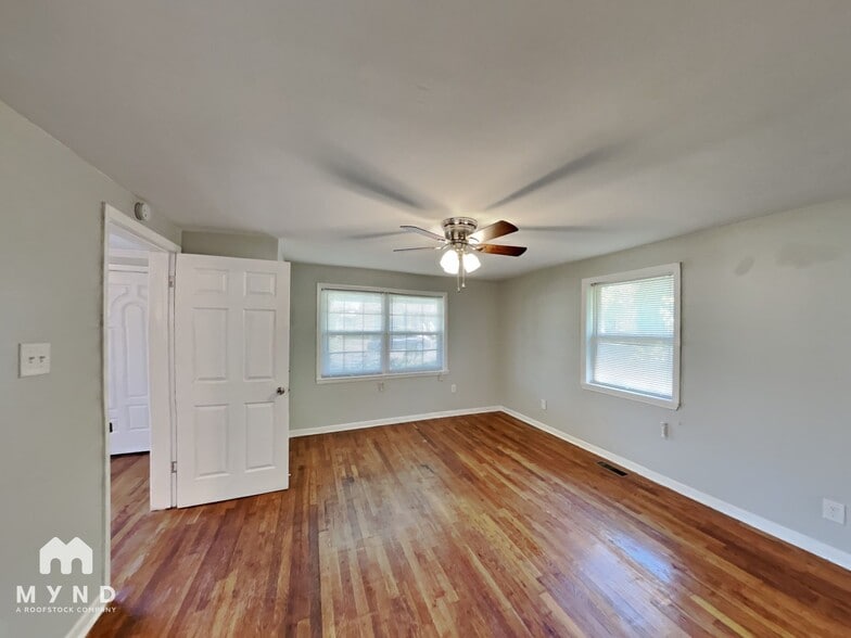 Building Photo - 616 Lewis Ave