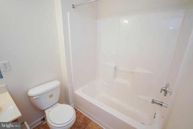 Building Photo - 420 Parkview Ct