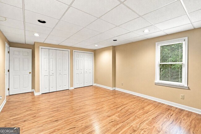 Building Photo - 3535 Claridge Dr NE