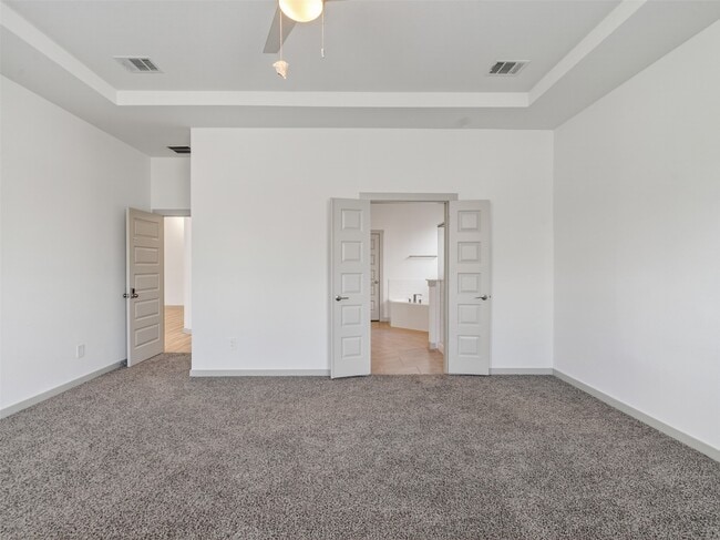 Building Photo - 818 Kingwood Dr