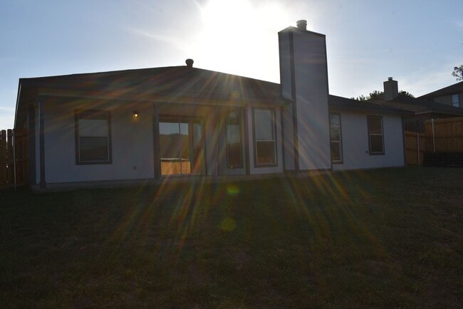 Building Photo - TWO LIVING ROOMS AND TWO DINING ROOMS! Sol...