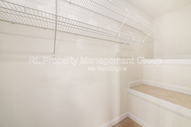Building Photo - 5964 Woodshire Dr