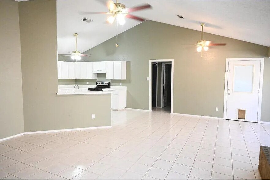 Building Photo - 2711 Harvest Lake Dr