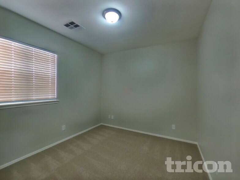 Building Photo - 4908 E Austin Ln