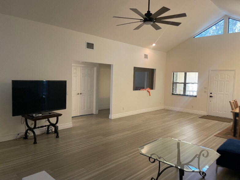 Building Photo - 2322 SE St Lucie Blvd