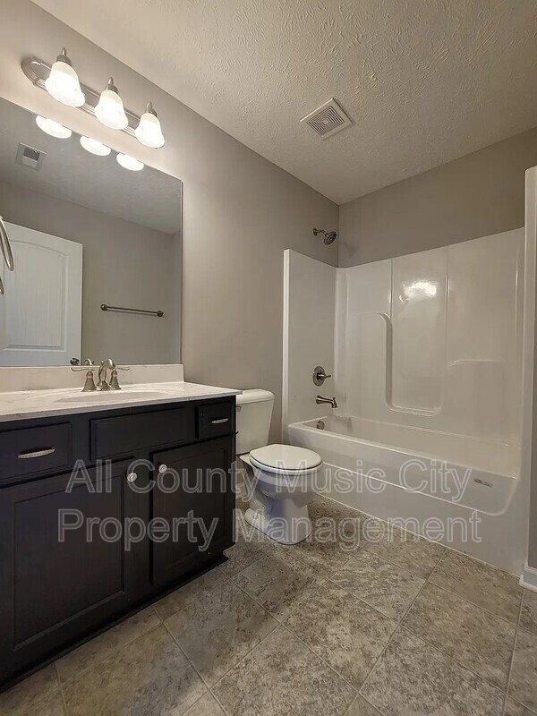Building Photo - 310 Negri Ct