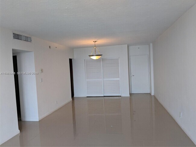 Building Photo - 3000 S Ocean Dr