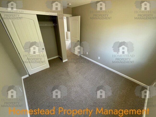 Building Photo - 1410-1412 Marigold Dr
