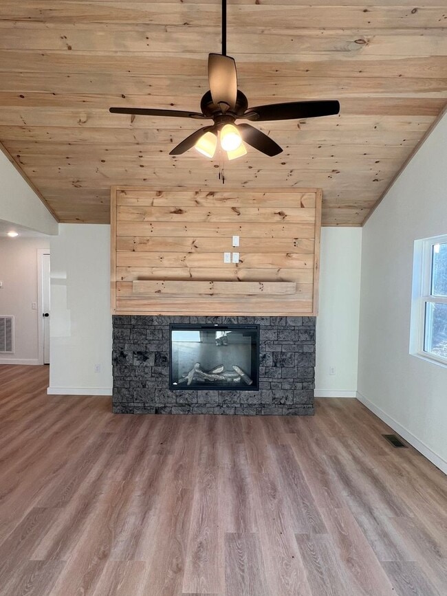 Building Photo - Newly Renovated Modern Cottage in Sevierville, TN — 2 Bed, 2 Bath, Open-Concept Living