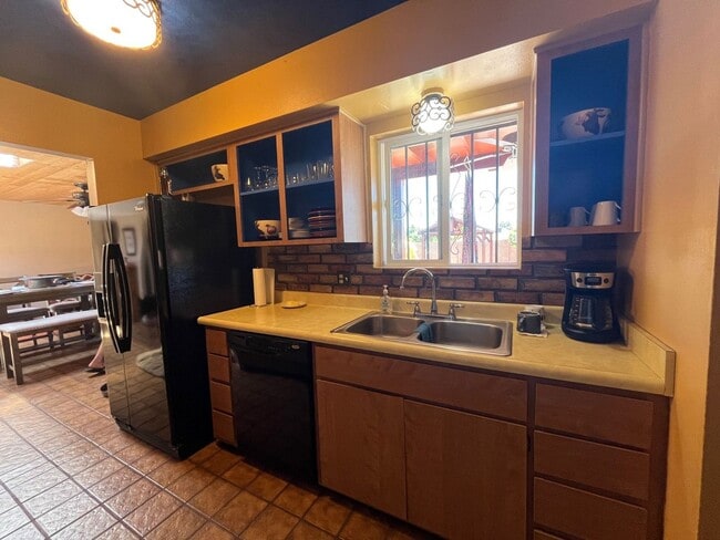 Building Photo - 1964 sonita in Sierra Vista, Travel Nurse / Military Friendly Furnished Rental