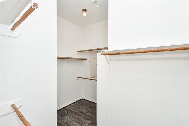 Building Photo - 10206 Hahns Peak Dr