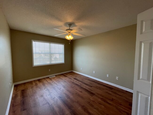 Building Photo - 231 Wakefield Way