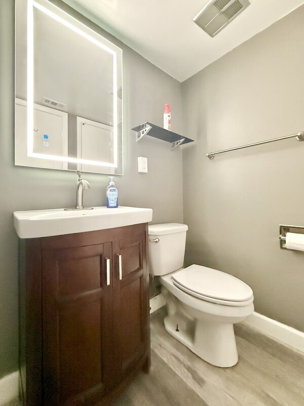 Building Photo - 785 S Village Dr