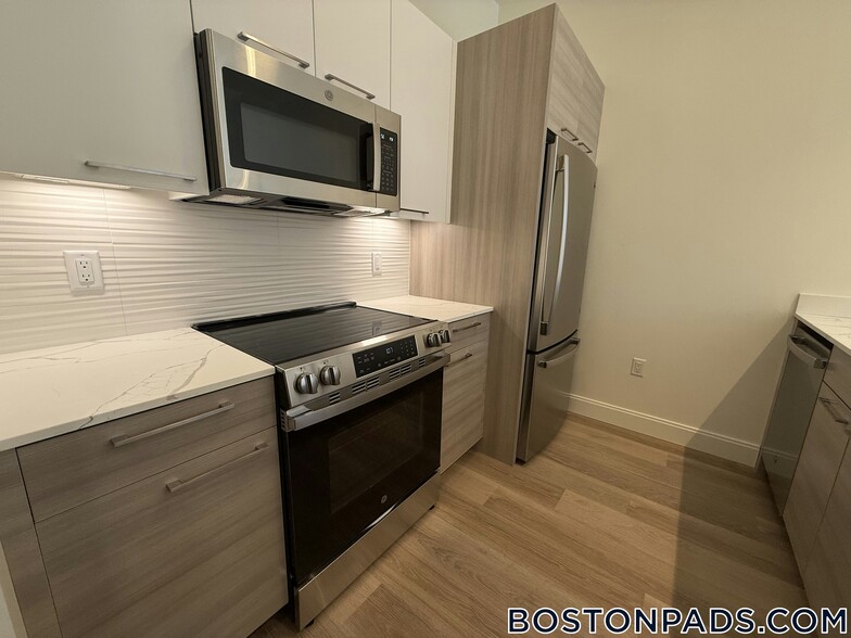 Building Photo - 1079 Commonwealth Ave