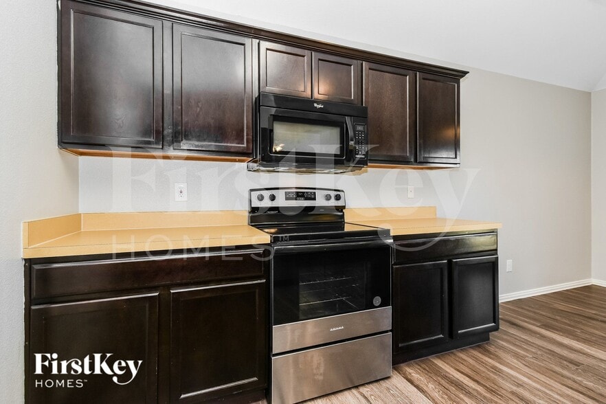 Building Photo - 1821 Ridgecrest Dr