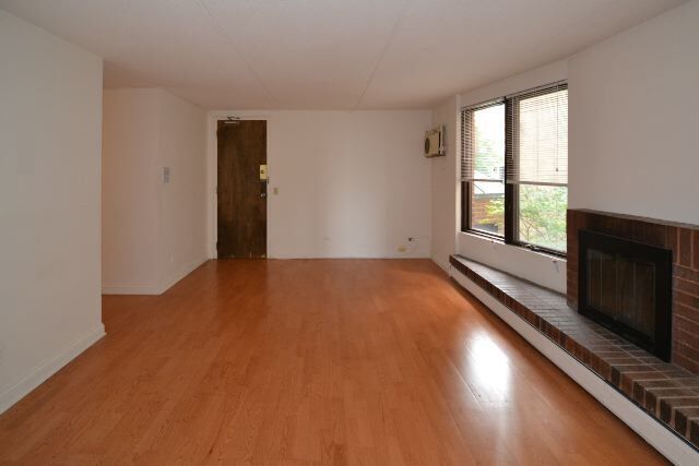 Building Photo - 622 W Wellington Ave