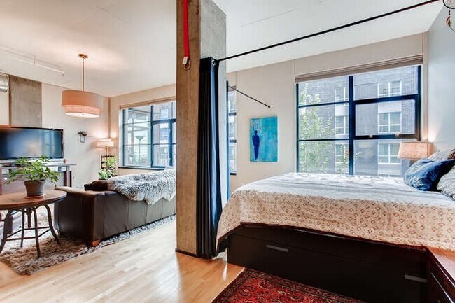 Building Photo - Elizabeth Lofts - FURNISHED ($2300) or UNFURNISHED ($2050)  Pearl District studio condo w/parking...