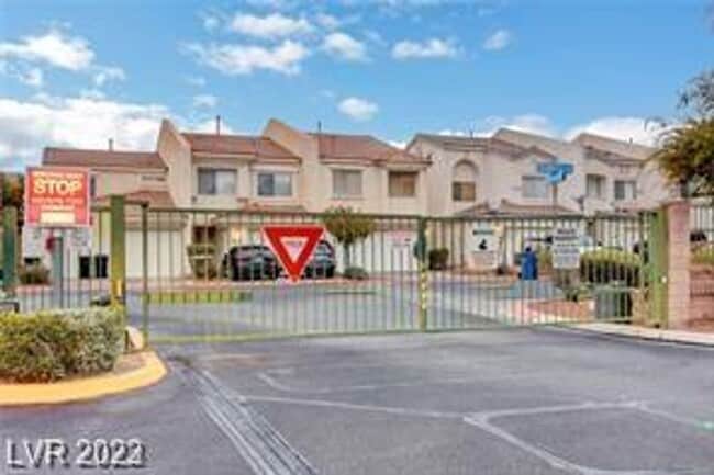 Building Photo - Lovely 4 bedroom 2.5 bath townhome in North Las Vegas gated community with a pool!