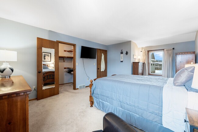 Building Photo - 348 Willow Grove Dr